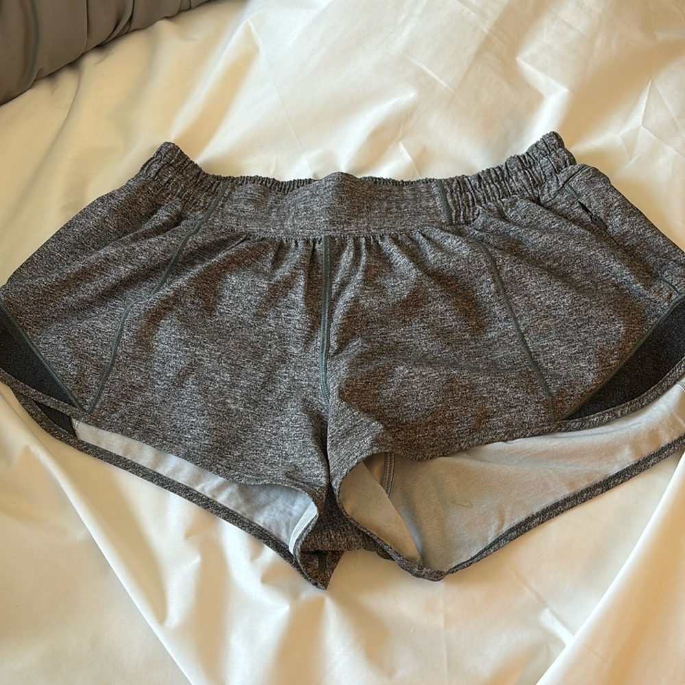 Lululemon Hotty Hot LR 2.5” Shorts, Size 8 REGULAR